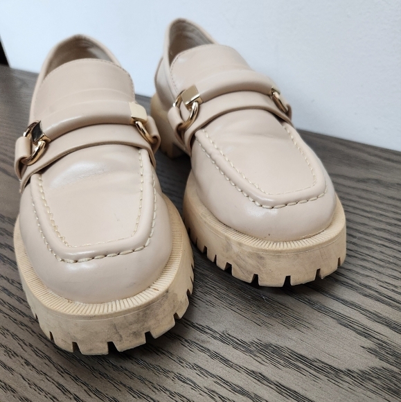 Elegant Cream Loafers - Picture 6 of 9